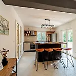 Island Gem - Five Bedroom