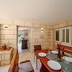 Island Gem - Five Bedroom Čara