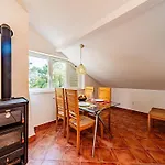 Island Gem - Five Bedroom *