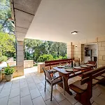 Island Gem - Five Bedroom Apartamento