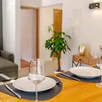Island Gem - Five Bedroom Apartamento