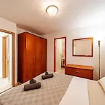 Island Gem - Five Bedroom Apartamento *
