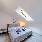 Island Gem - Five Bedroom Apartament *