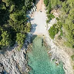 Island Gem - Five Bedroom *