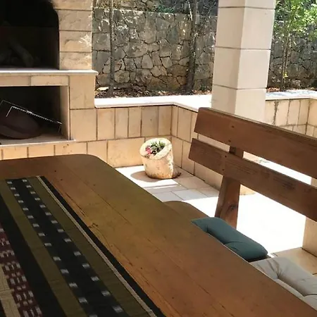 Island Gem - Five Bedroom Appartement