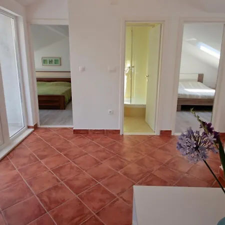 Apartment Island Gem - Five Bedroom
