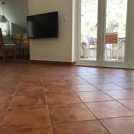 Island Gem - Five Bedroom Apartment
