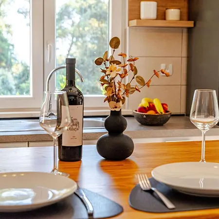 Island Gem - Five Bedroom Čara