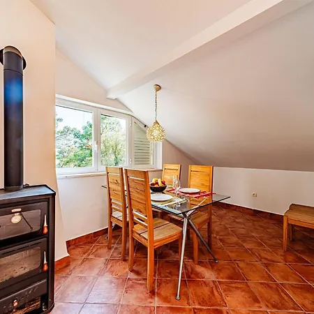 Island Gem - Five Bedroom *