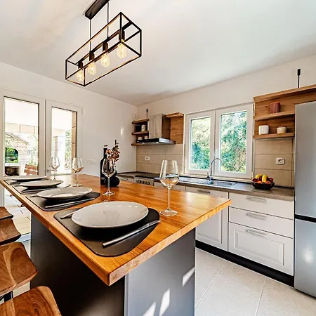 公寓 Island Gem - Five Bedroom Čara