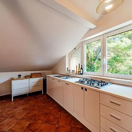 Island Gem - Five Bedroom Čara