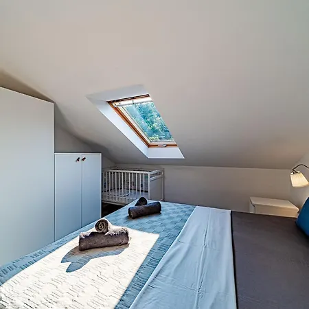 Island Gem - Five Bedroom Appartement *