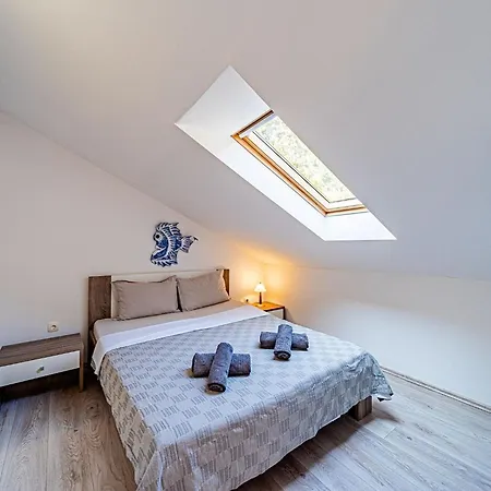 Island Gem - Five Bedroom Appartement *