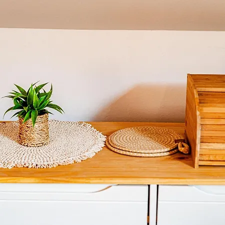 Island Gem - Five Bedroom Appartement