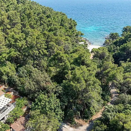 Island Gem - Five Bedroom Čara