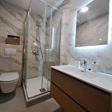 Island Gem - Five Bedroom 公寓 *