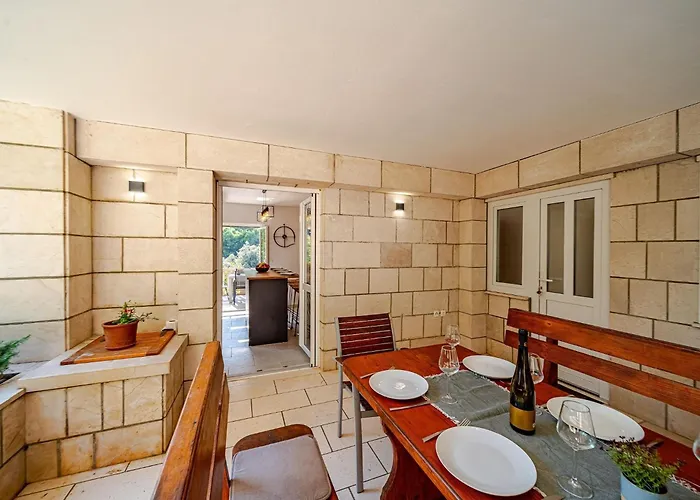 Island Gem - Five Bedroom Čara