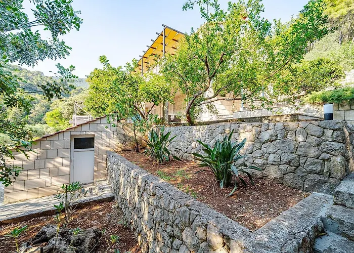 Island Gem - Five Bedroom * Čara