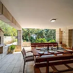 Island Gem - Five Bedroom Cara