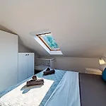 Island Gem - Five Bedroom Apartment *
