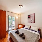Island Gem - Five Bedroom Apartment *