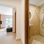 Island Gem - Five Bedroom Apartment *