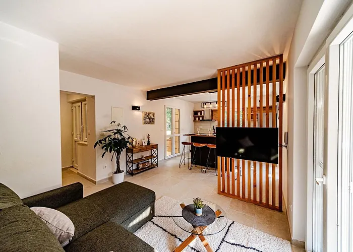 Island Gem - Five Bedroom * Čara