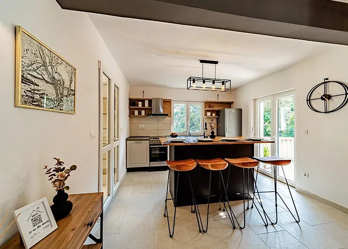 Island Gem - Five Bedroom