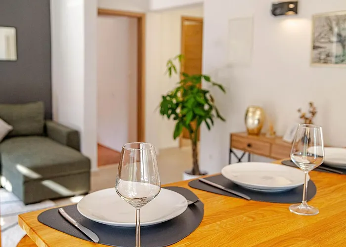 Island Gem - Five Bedroom 아파트