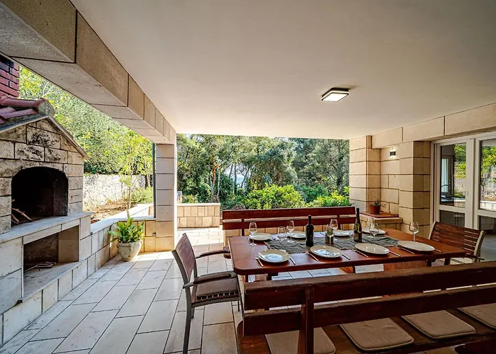 Island Gem - Five Bedroom Čara