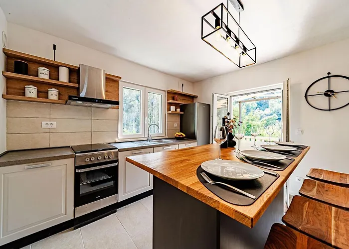 Island Gem - Five Bedroom Čara