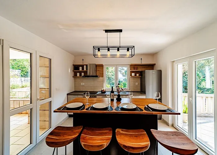 Island Gem - Five Bedroom * Čara