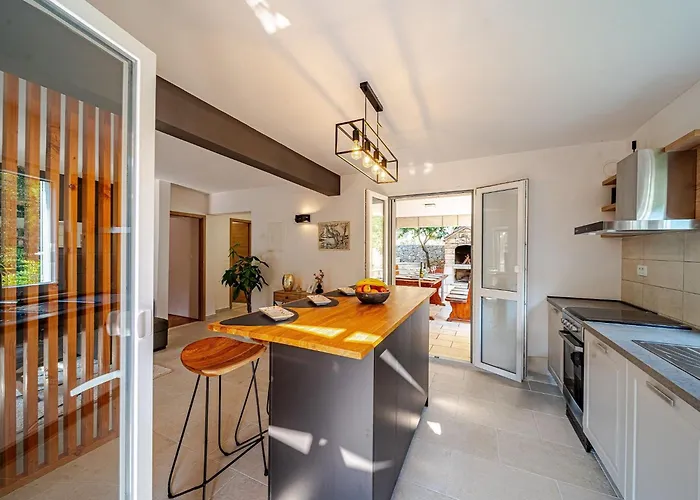 Island Gem - Five Bedroom *